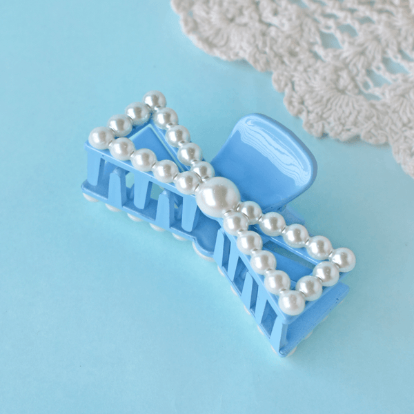 Maxi Acrylic Pearl Triangle Claw Clip