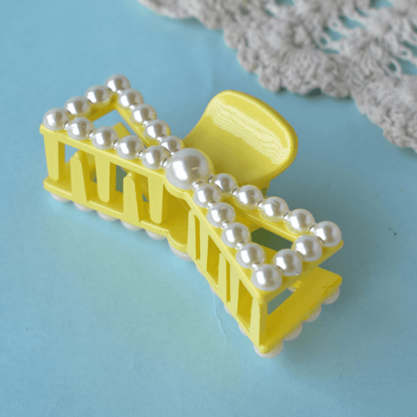 Maxi Acrylic Pearl Triangle Claw Clip