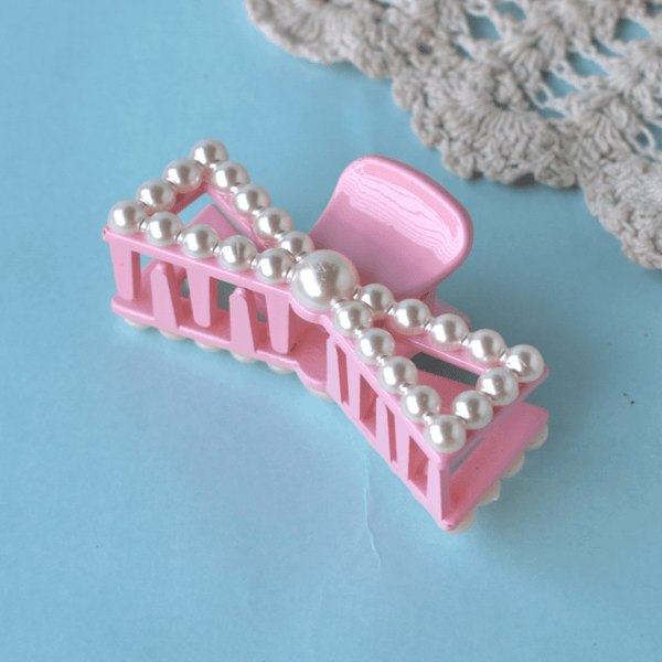 Maxi Acrylic Pearl Triangle Claw Clip