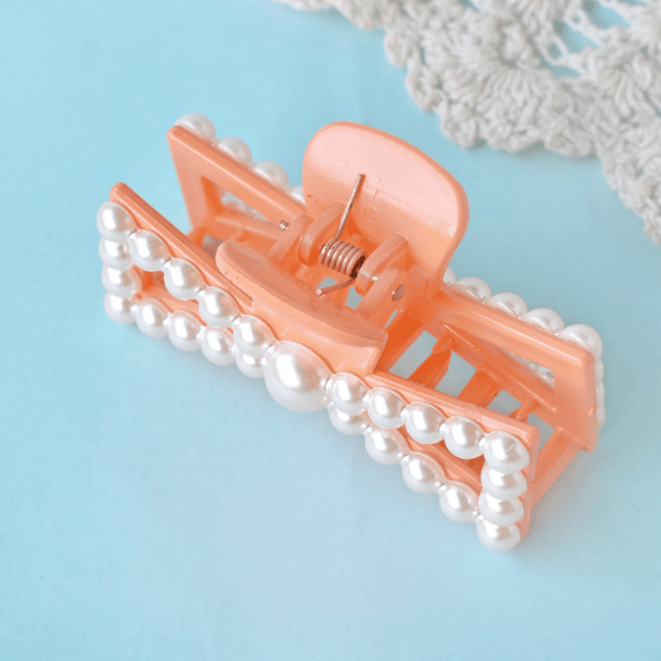 Maxi Acrylic Pearl Triangle Claw Clip